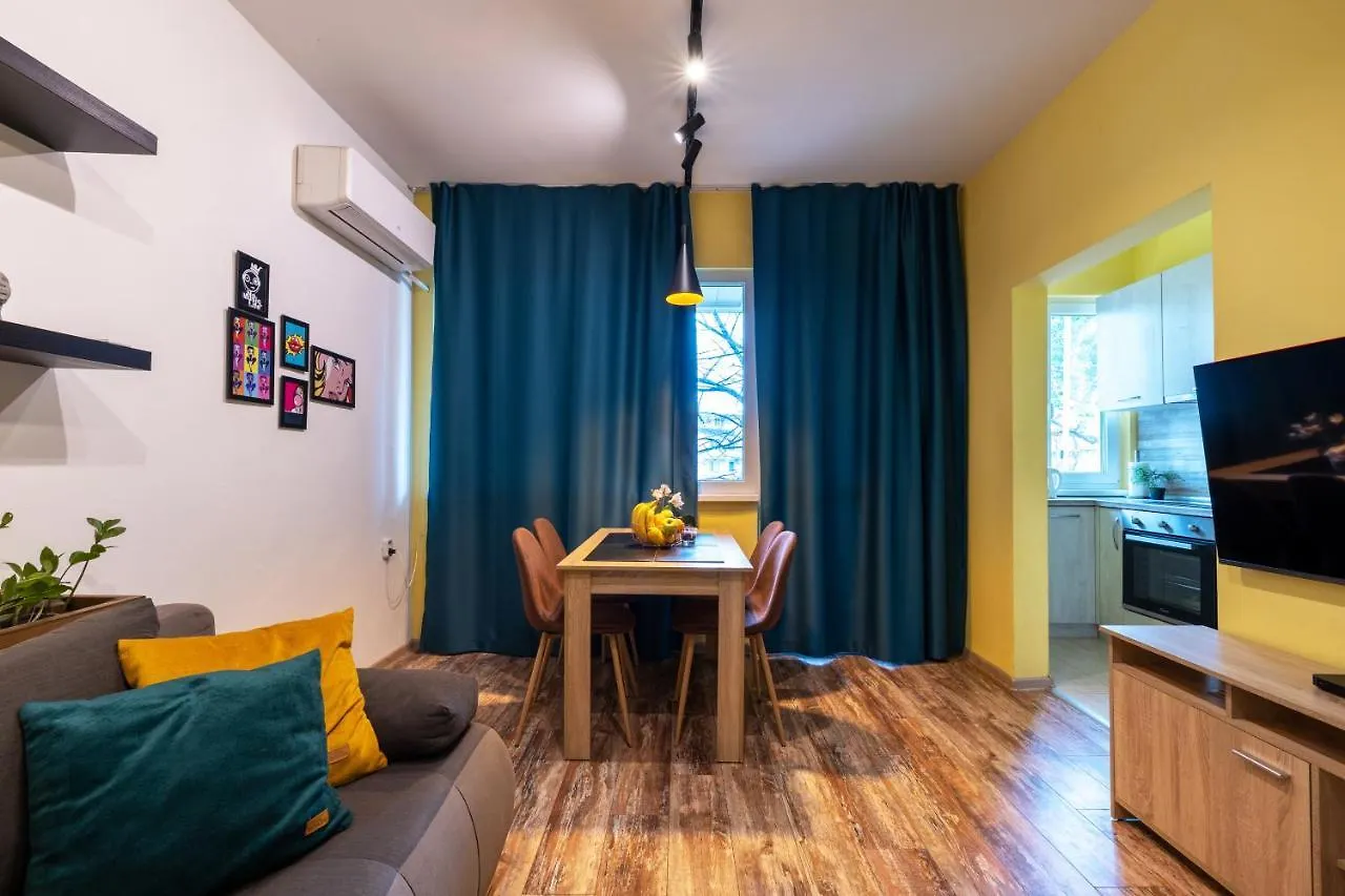 Pop Art & Piano Apartment Varna 0*,